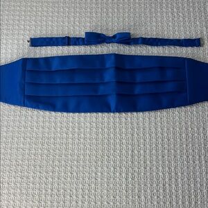 Vintage cobalt blue  satin cummerbund & small bowtie
Adjustsize small/medium